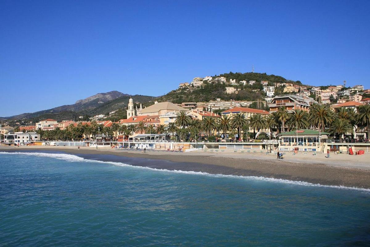 Holiday In Pietra Ligure Buitenkant foto